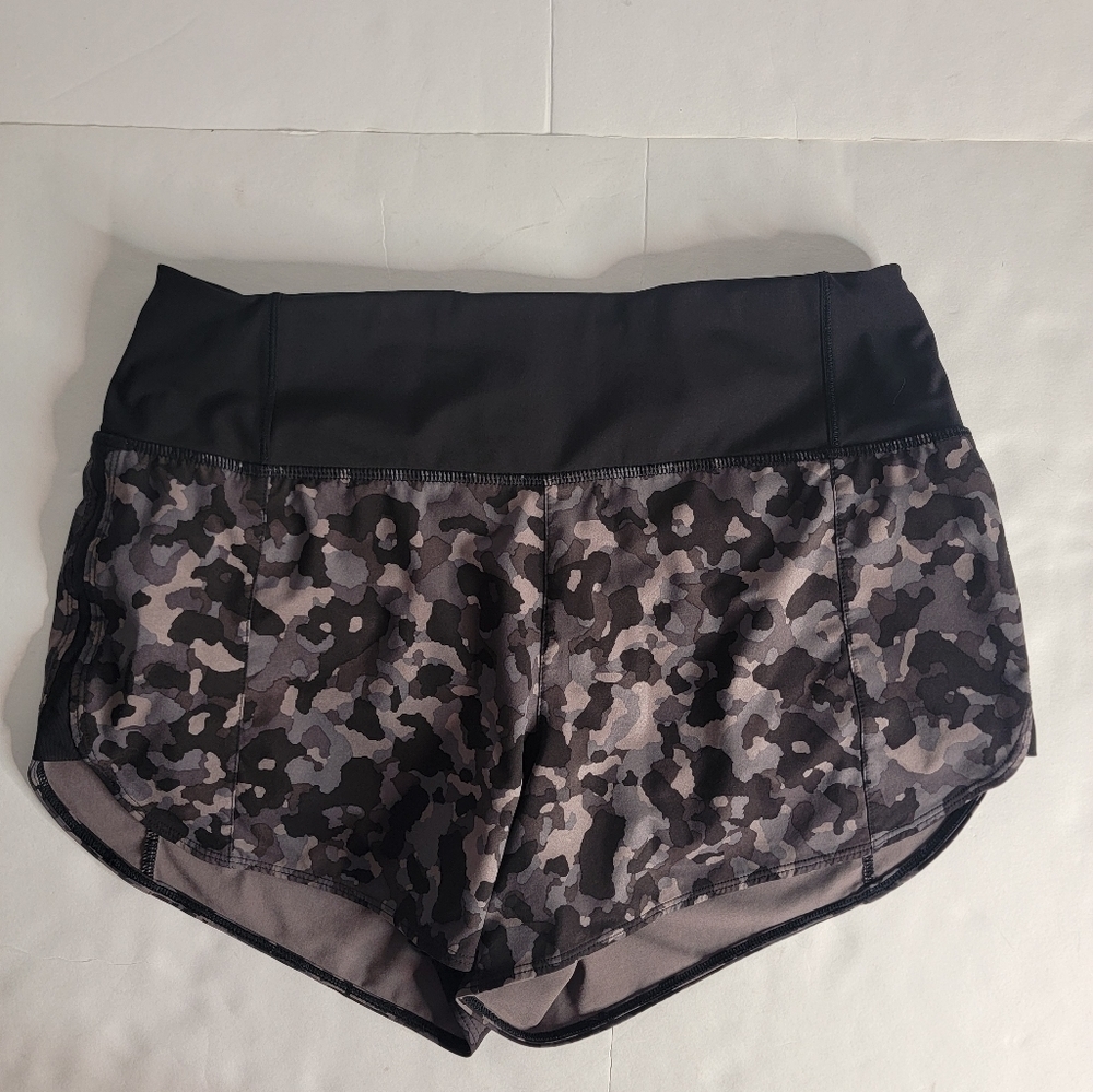 Athleta Athletic Shorts Small Running Free Camo Printed 3.5" Lined